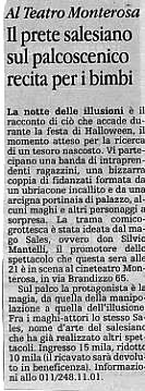 Ritaglio: Il prete salesiano sul palcoscenico recita per i bimbi